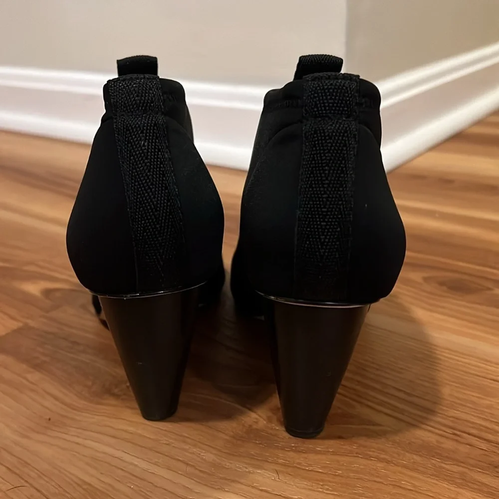 Donald J Pliner Riley Peep Toe Booties Heeled - Picture 4 of 8